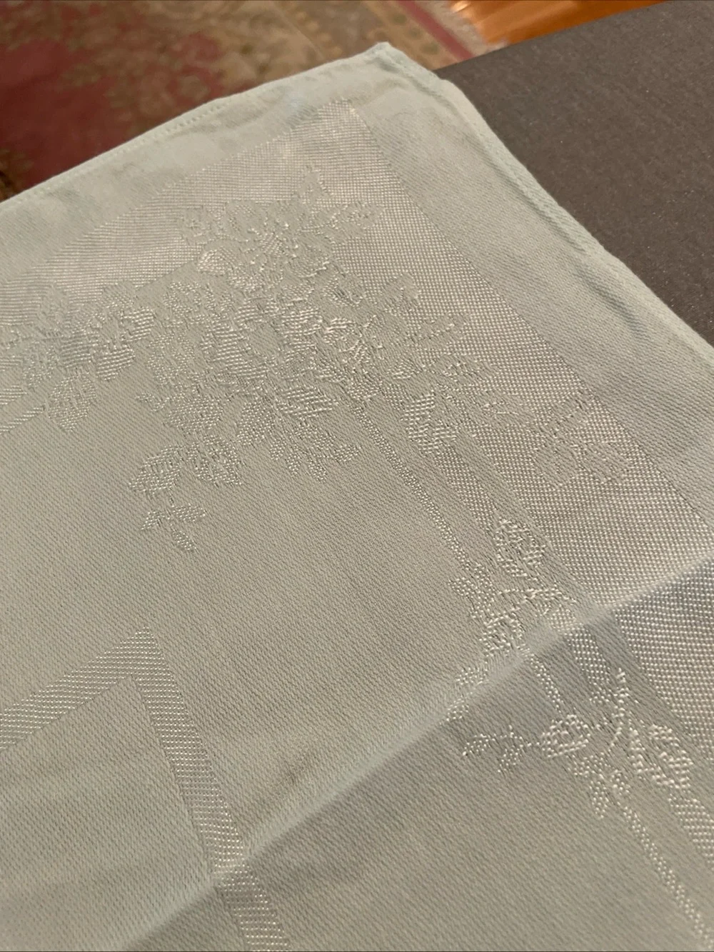 Bardwil Imported Damask “Grandeur” 64” X 84” Tablecloth & 8 Matching napkins